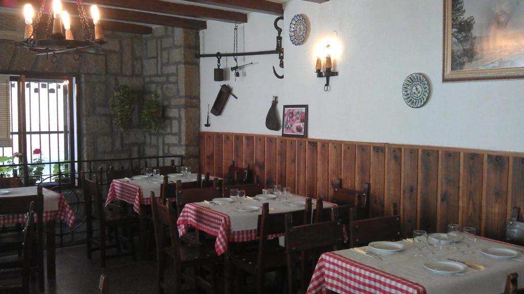 El Barraco Hostal Restaurante El Chato מראה חיצוני תמונה