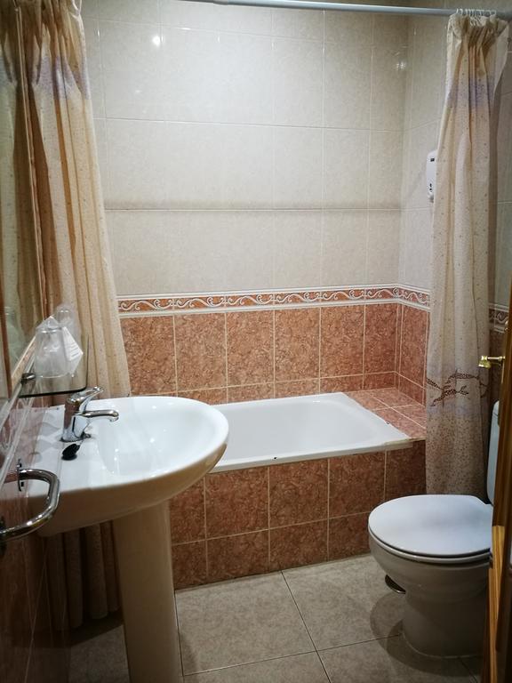 El Barraco Hostal Restaurante El Chato מראה חיצוני תמונה